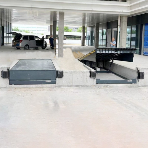 Dock leveler ：出口集装箱电动升降平台